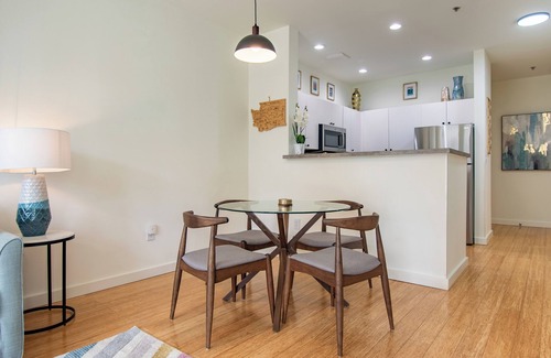 Wallingford Condo | Elegant 2 Bedroom in the Heart of Seattle!