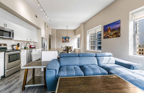 Central Business District Apartment | Elegant 2BR condo Walk to French Quarter