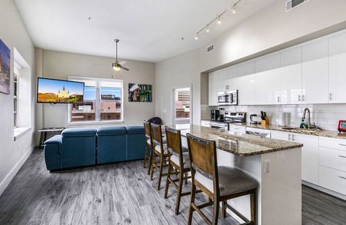 Central Business District Apartment | Elegant 2BR condo Walk to French Quarter