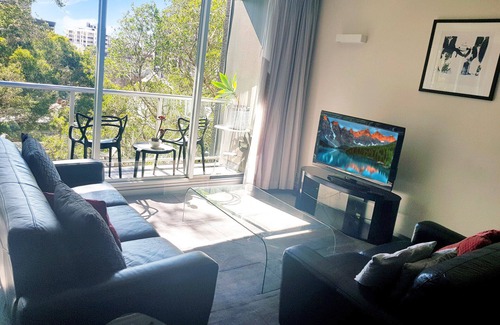 Darlinghurst Apartment | ELEGANT 2BR MIN WALK TO CBD, HYDE PARK & OXFORD ST