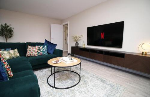 Taunton Apartment | Elegant 2BR w/Pool Table in Prime Location
