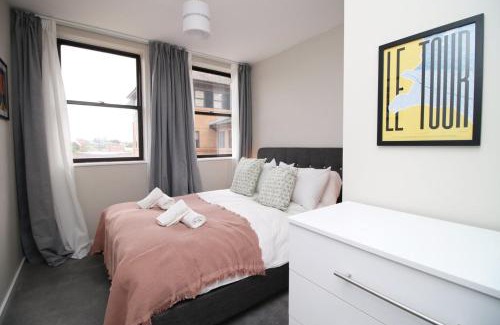 Taunton Apartment | Elegant 2BR w/Pool Table in Prime Location
