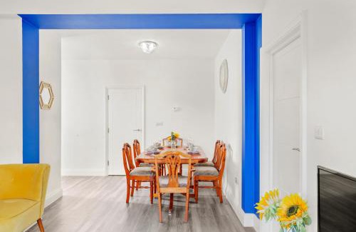 Turkey Street Apartment | Elegant 3-bed apartment with FREE onsite PARKING in Enfield - Out door Patio - Big savings on Longer Stays