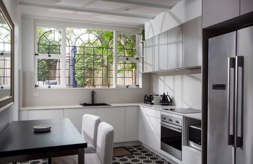 Woolwich House | Elegant 3-Bed Heritage House with Swimming Pool