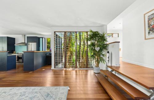 North Balgowlah House | Elegant 3-Bed Home with Games Room & Balcony