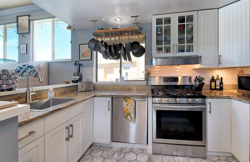 Marin City Boat Rental | Elegant 3-bedroom 3 Bath Floating Home in deep water with amazing bay views!