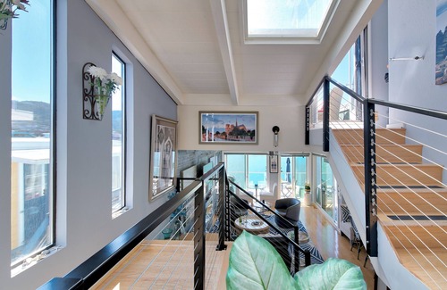 Marin City Boat Rental | Elegant 3-bedroom 3 Bath Floating Home in deep water with amazing bay views!