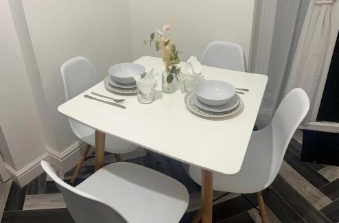 Cradley Apartment | Elegant 3 Bedroom Apartment