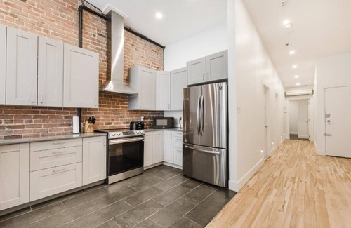 International District Apartment | Elegant 3 Bedroom apartment in old port - 302