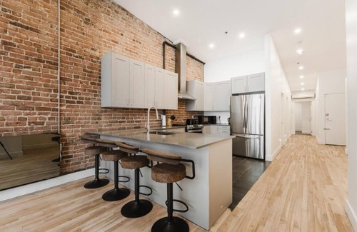 International District Apartment | Elegant 3 Bedroom apartment in old port - 302