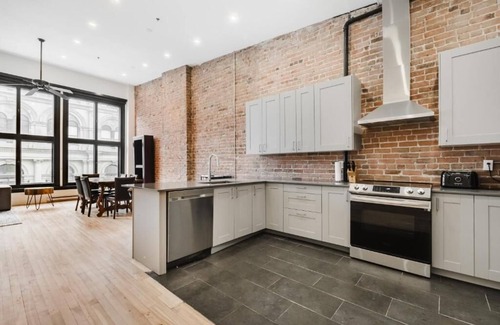 International District Apartment | Elegant 3 Bedroom apartment in old port - 302