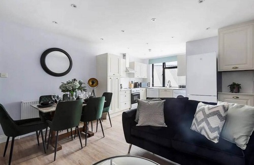 Dudden Hill Apartment | Elegant 3-Bedroom apartment near tube station - 360 Stays