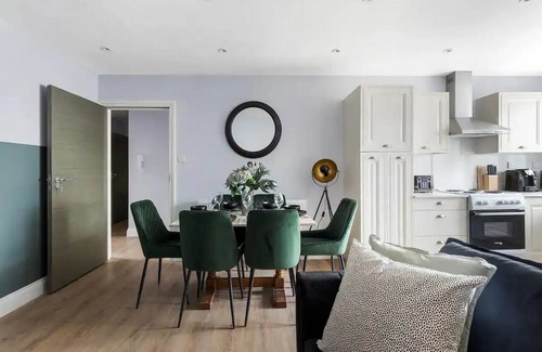 Dudden Hill Apartment | Elegant 3-Bedroom apartment near tube station - 360 Stays