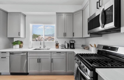 Upland House | Elegant 3-bedroom house in delightful Upland