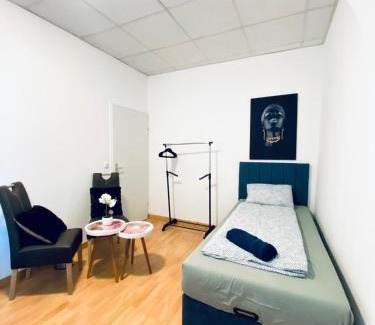 Liesing Apartment | Elegant 3-Bedroom Retreat Convenient City Access