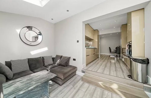 Becontree House | Elegant 3Bed Family Home in Chadwell Heath | Pass the Keys
