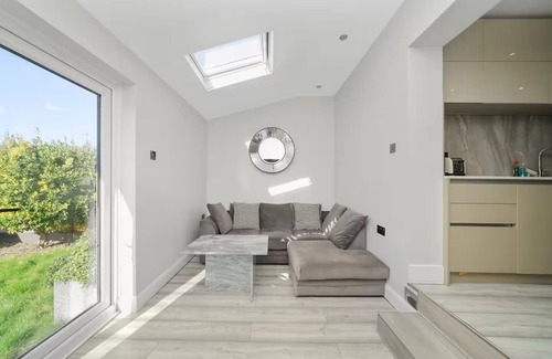 Becontree House | Elegant 3Bed Family Home in Chadwell Heath | Pass the Keys