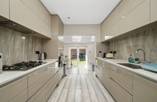 Becontree House | Elegant 3Bed Family Home in Chadwell Heath | Pass the Keys