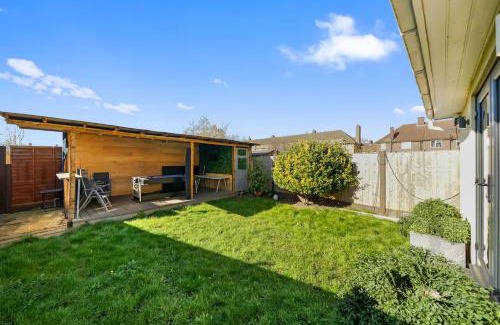Becontree House | Elegant 3Bed Family Home in Chadwell Heath Pass the Keys