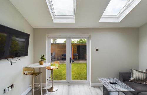 Becontree House | Elegant 3Bed Family Home in Chadwell Heath Pass the Keys