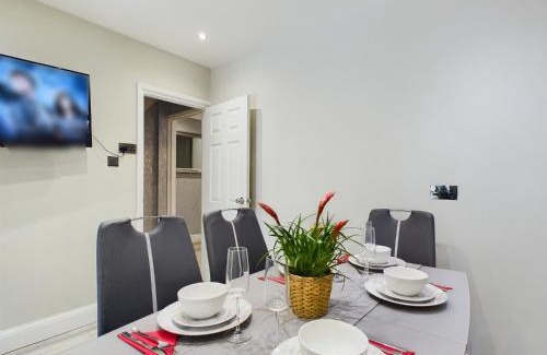 Becontree House | Elegant 3Bed Family Home in Chadwell Heath Pass the Keys