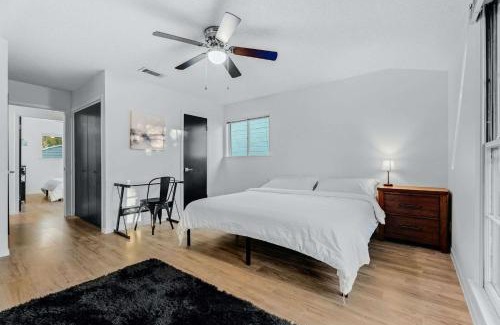 Barton Hills House | Elegant 3BR Home l Walk to Zilker