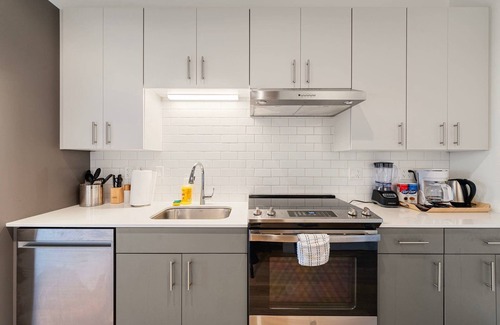 River North Hotel | Elegant 3BR Stay Prime Location