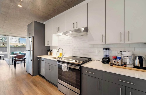 River North Hotel | Elegant 3BR Stay Prime Location