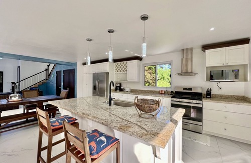 Roatan Villa | Elegant 3BR Villa/Panoramic Ocean Views/Pool