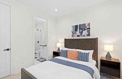 Charlotte Apartment | Elegant 3BR3.5BA Modern Charlotte Townhouse
