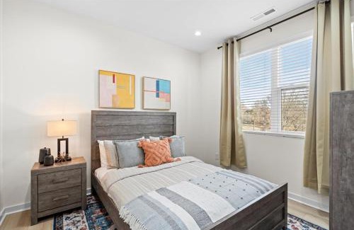 Charlotte Apartment | Elegant 3BR3.5BA Modern Charlotte Townhouse