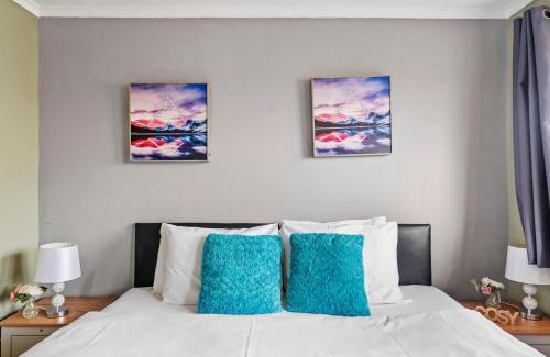 Maidstone Apartment | Elegant 4 Bed House - Parking and Garden -Sleeps 8