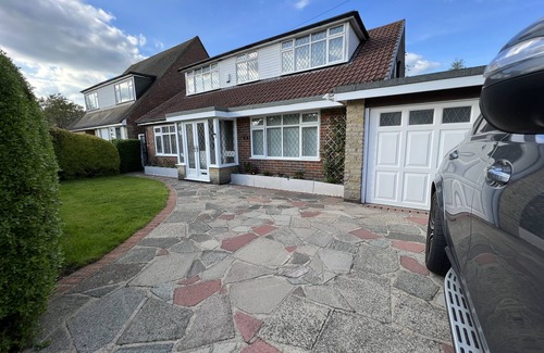 Petts Wood and Knoll House | Elegant 4 Bedroom Detached House