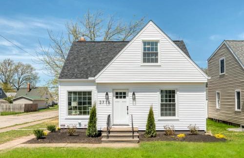 Parma House | Elegant 4BR Deck & Office