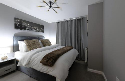 Liberton House | Elegant 4BR Home, Parking, City Centre, Sleeps7