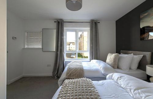 Liberton House | Elegant 4BR Home, Parking, City Centre, Sleeps7