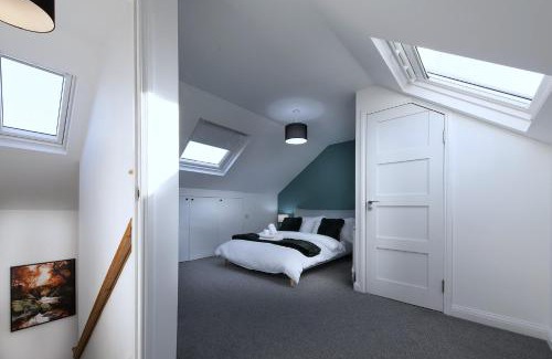 Liberton House | Elegant 4BR Home, Parking, City Centre, Sleeps7