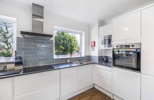 Peterborough House | Elegant 4BR House Near City Centre | Angus Suites