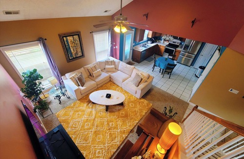 Lexington House | Elegant 4BR Retreat Near Hospitals - Pet Friendly