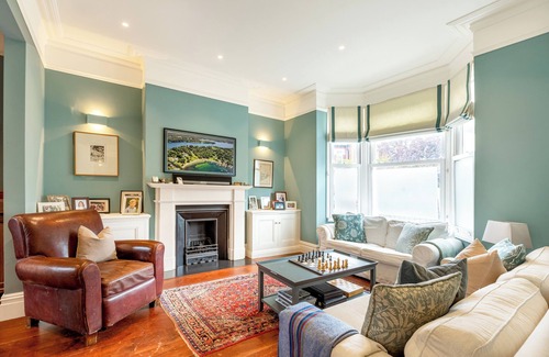 Northcote House | Elegant 4BR Semi-Detached Terraced House Batterseann