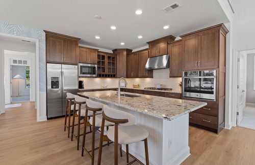 Long Neck House | Elegant 5BD Escape with Golf, Fishing, Kayaking Adventures, Secure Community