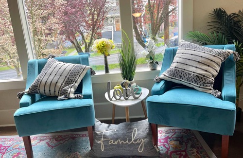 East Queen Anne House | Elegant 7BR/4BA Queen Anne Home | Walkable & Perfect for Groups