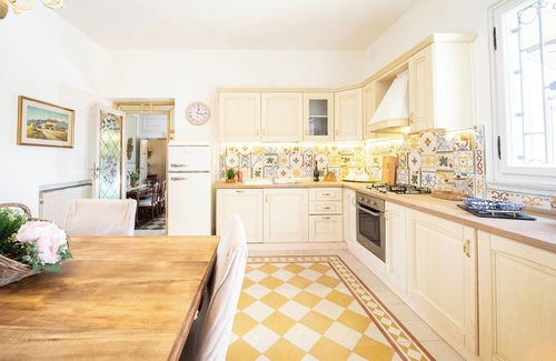 Lucca Historical Center Villa | Elegant ancient villa.Very close Lucca's Walls and train station.Private terrace