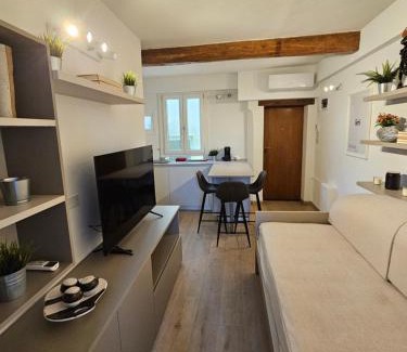 Old Town Apartment | Elegant and beautiful in the heart of Modena