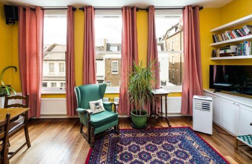 Hammersmith and Fulham Apartment | Elegant and Peaceful 2BD apt - Barons Court/London