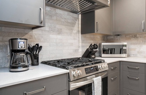 District of North Vancouver House | Elegant and Roomy Forest Getaway