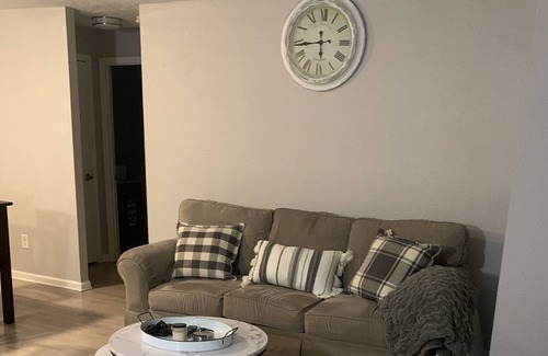 Beavercreek Apartment | Elegant and Romantic1 bedroom Apartment Right across the street from the Green !