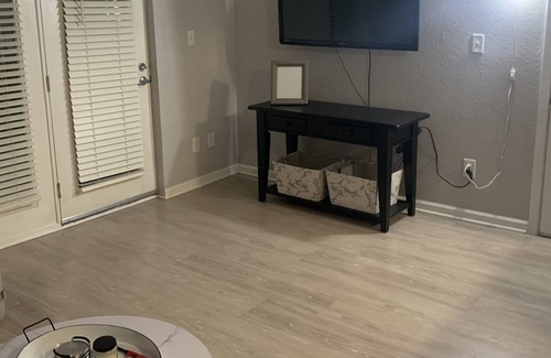 Beavercreek Apartment | Elegant and Romantic1 bedroom Apartment Right across the street from the Green !