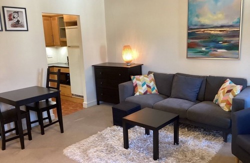 Stillorgan Apartment | Elegant and tranquil apartment in prime location. Beautiful landscaped gardens!
