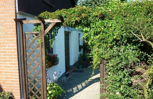 Arbshagen Apartment | Elegant Apartment in Groß Kordshagen with garden